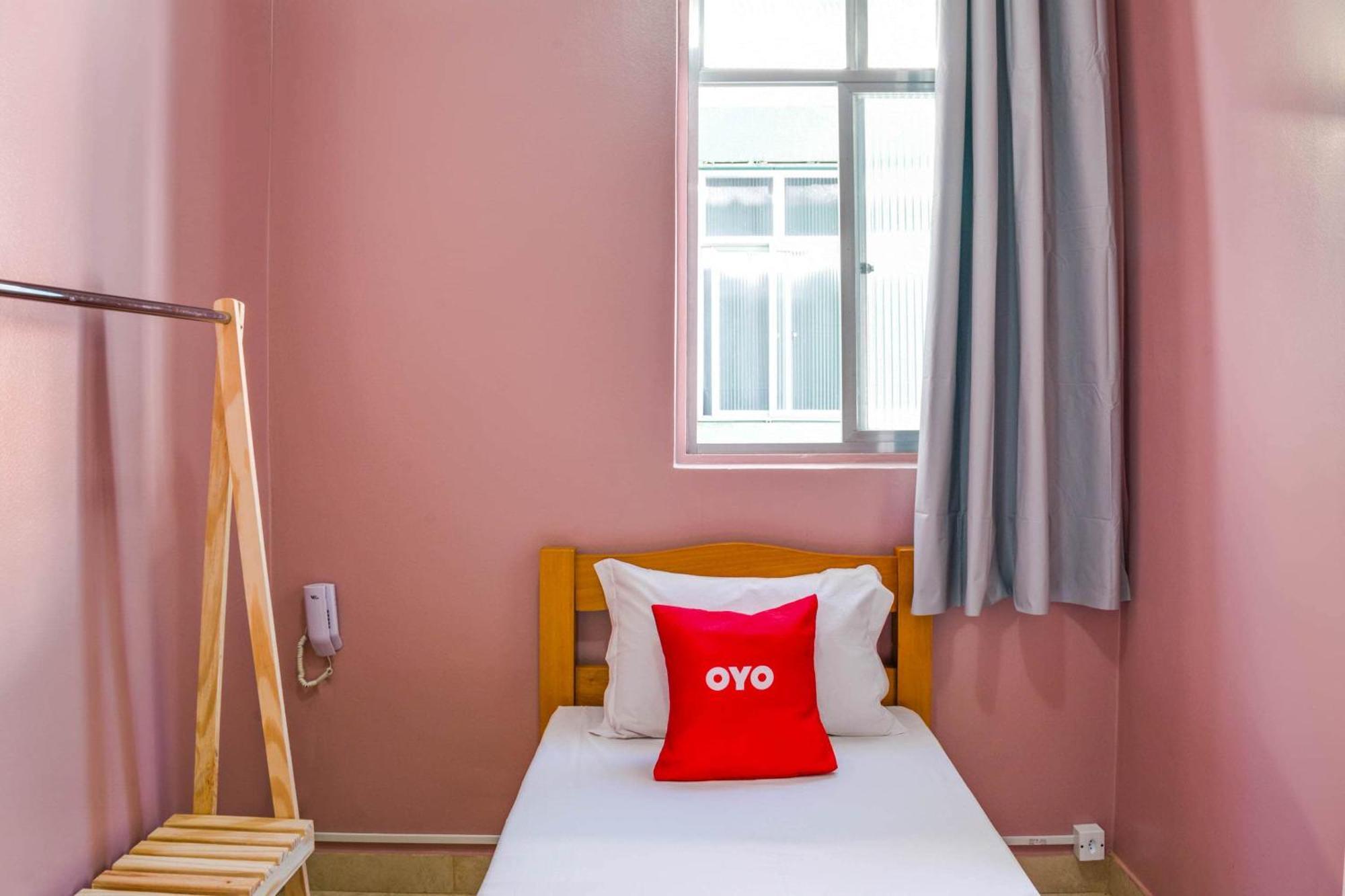 Oyo Lindoia, Hotel