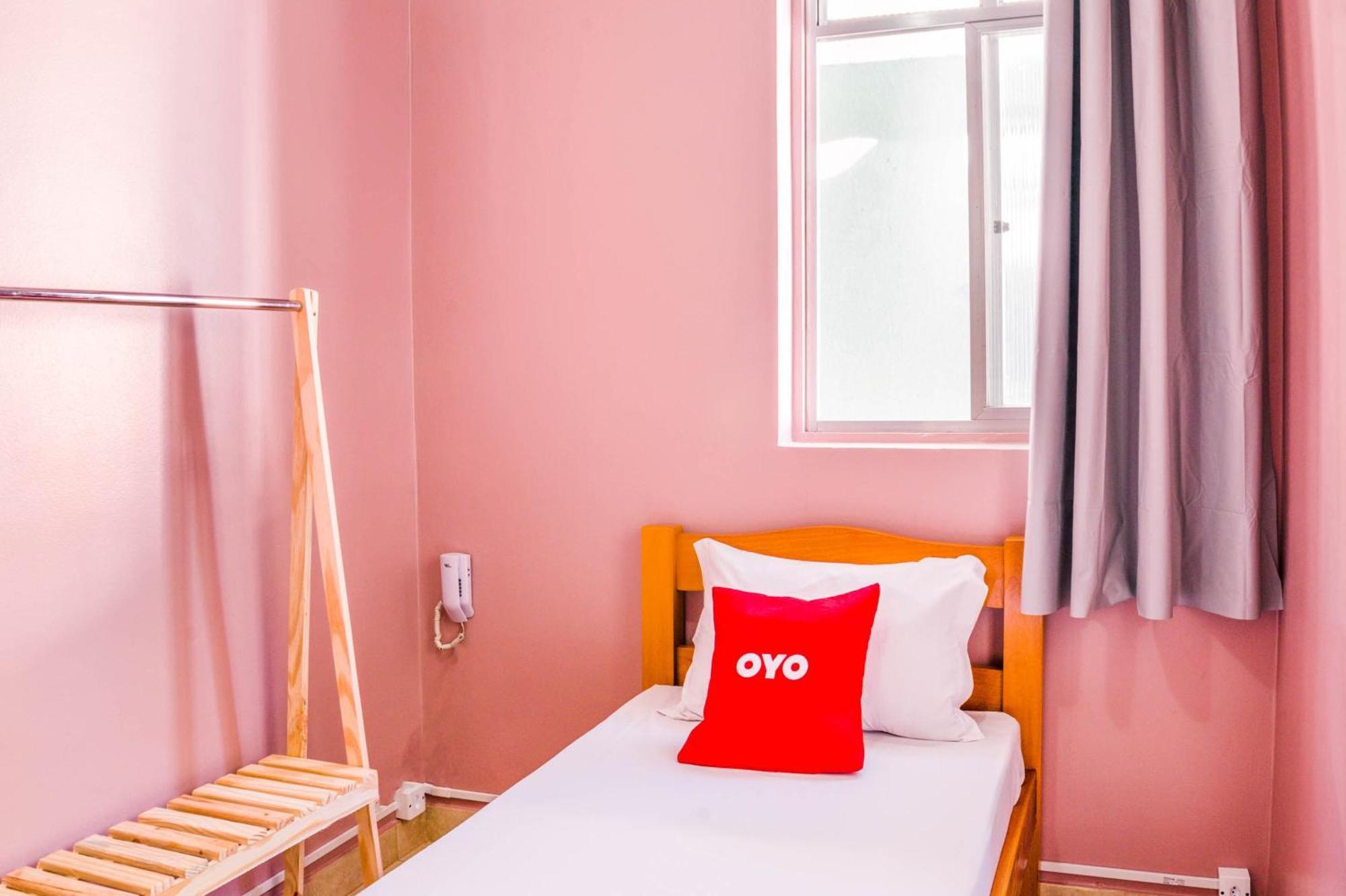Oyo Lindoia, Hotel